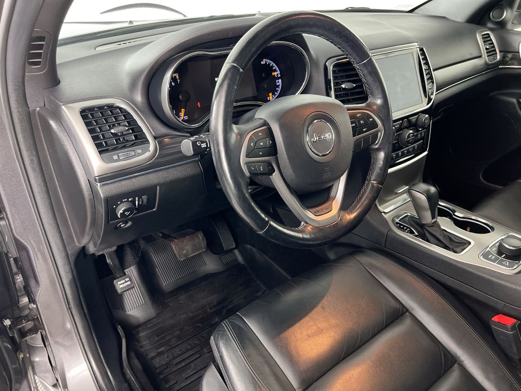 Vehicle image 10 of 34
