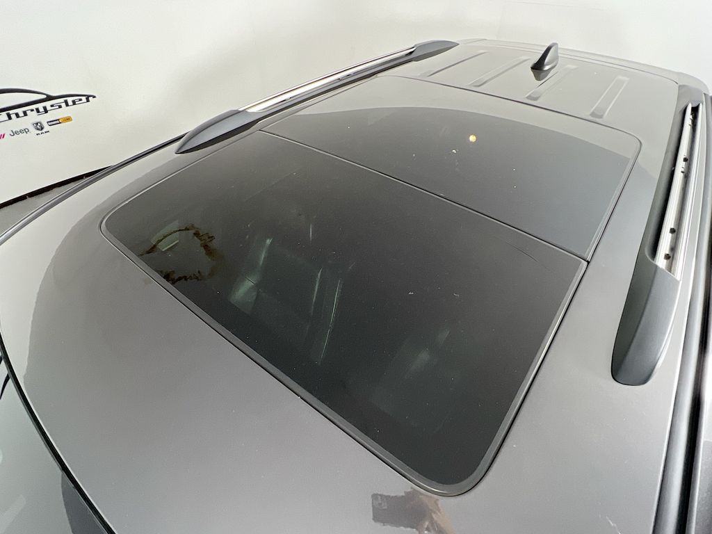 Vehicle image 23 of 34