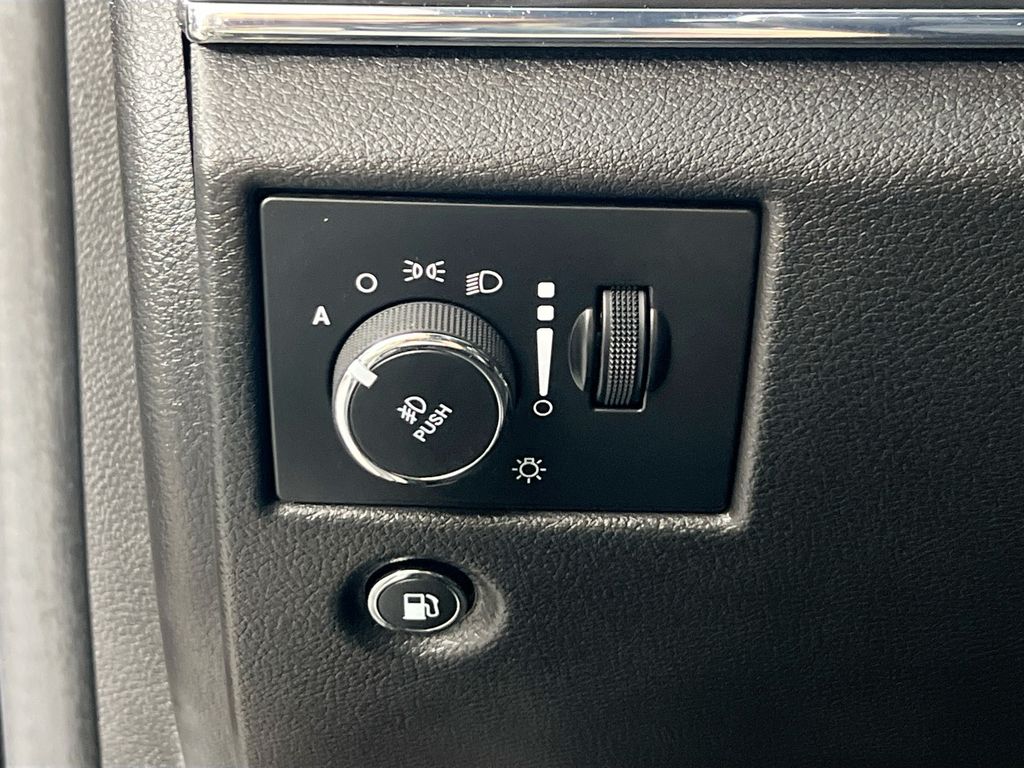 Vehicle image 11 of 34