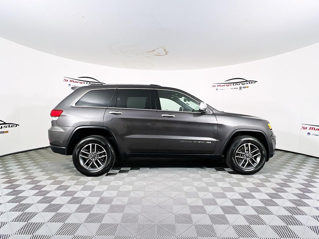 Vehicle image 4 of 34