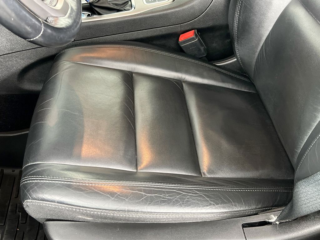 Vehicle image 20 of 34