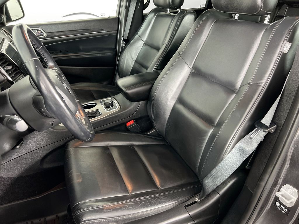 Vehicle image 22 of 34