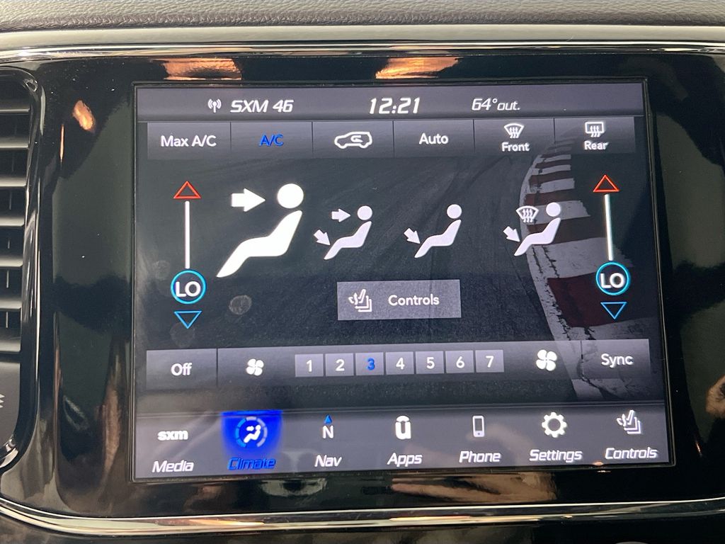 Vehicle image 17 of 34
