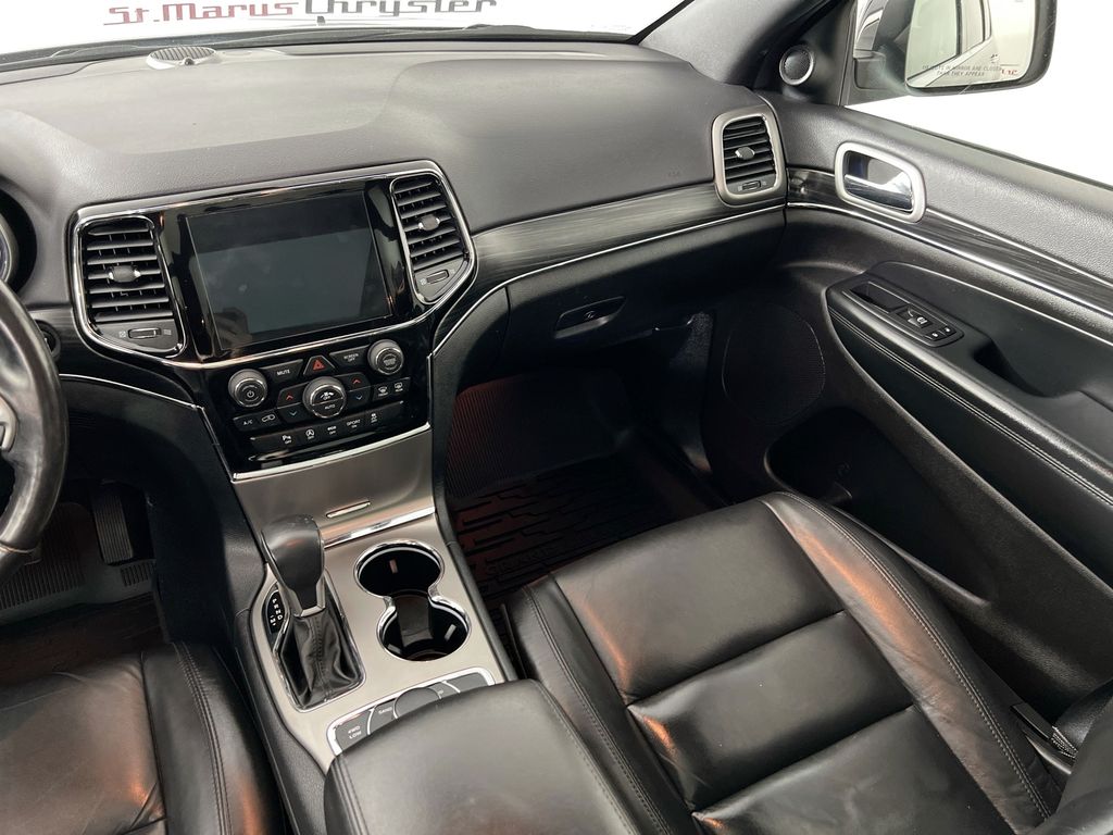 Vehicle image 25 of 34