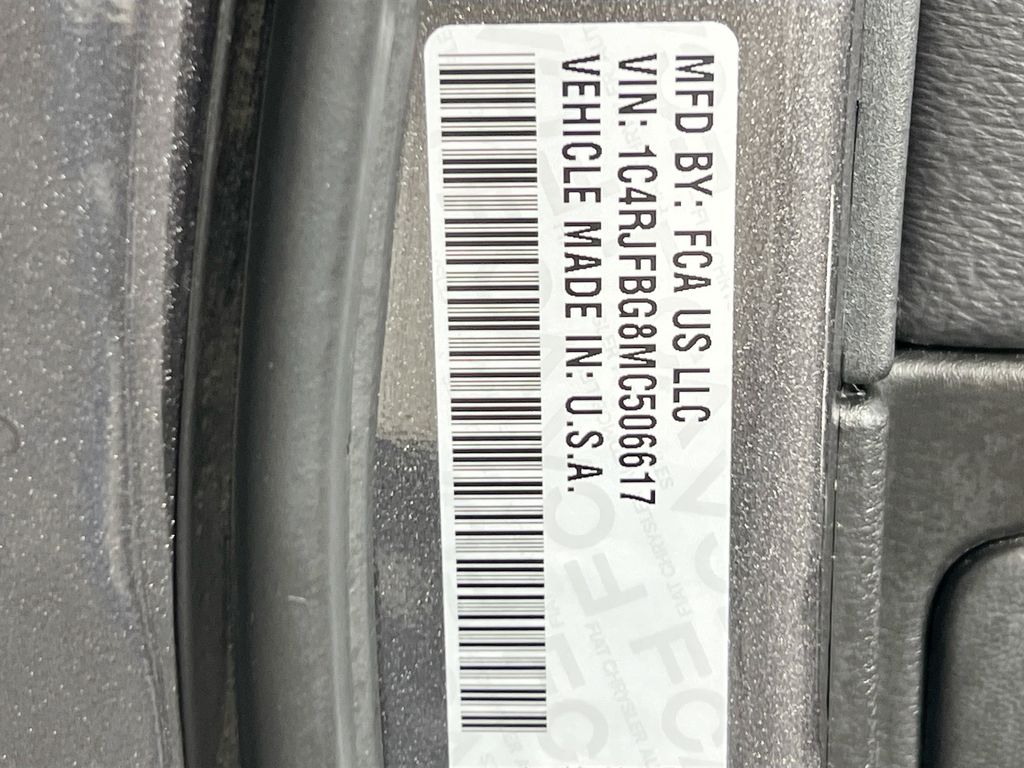 Vehicle image 33 of 34