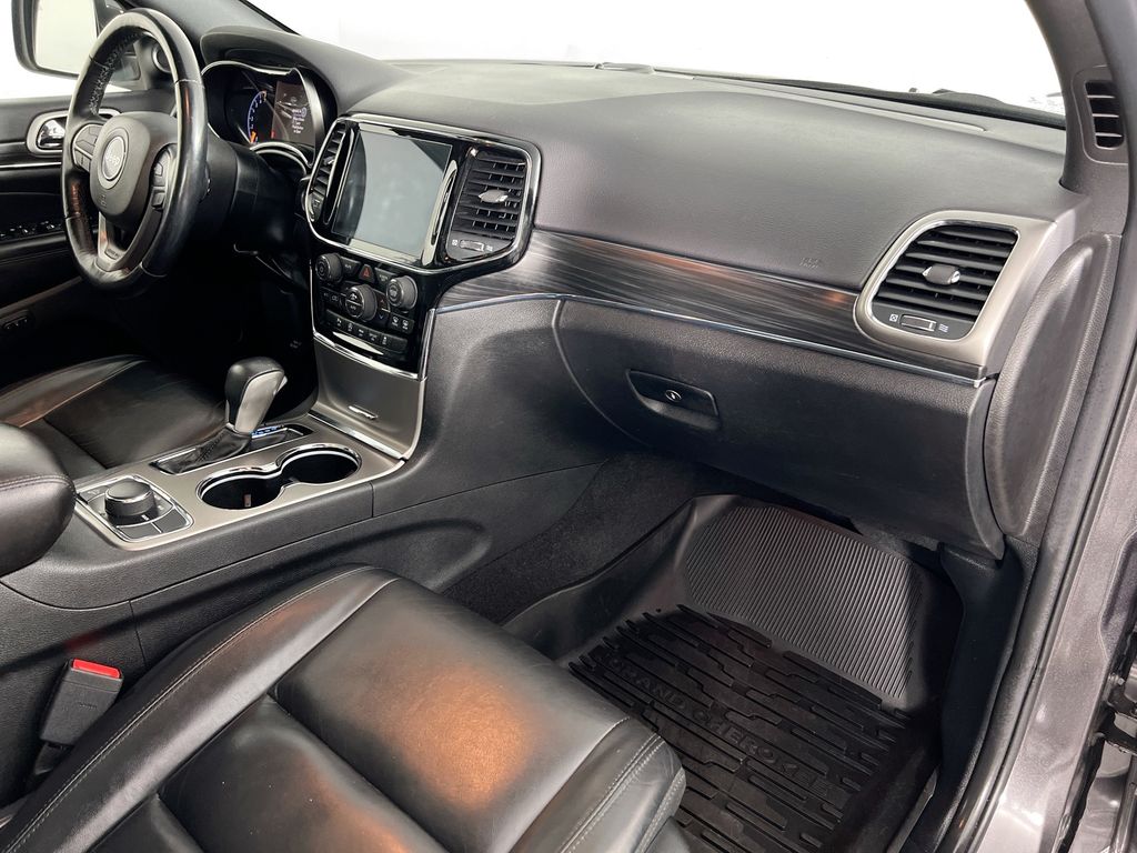 Vehicle image 31 of 34