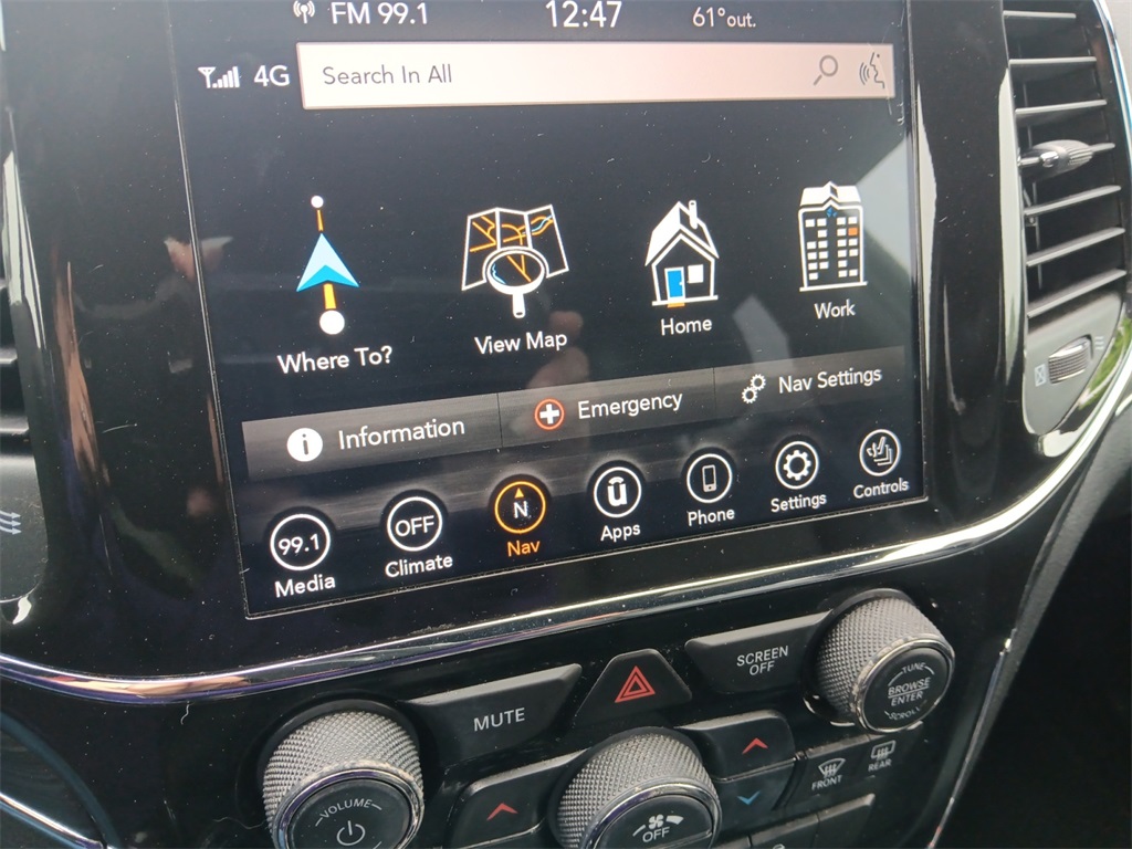 Vehicle image 18 of 25