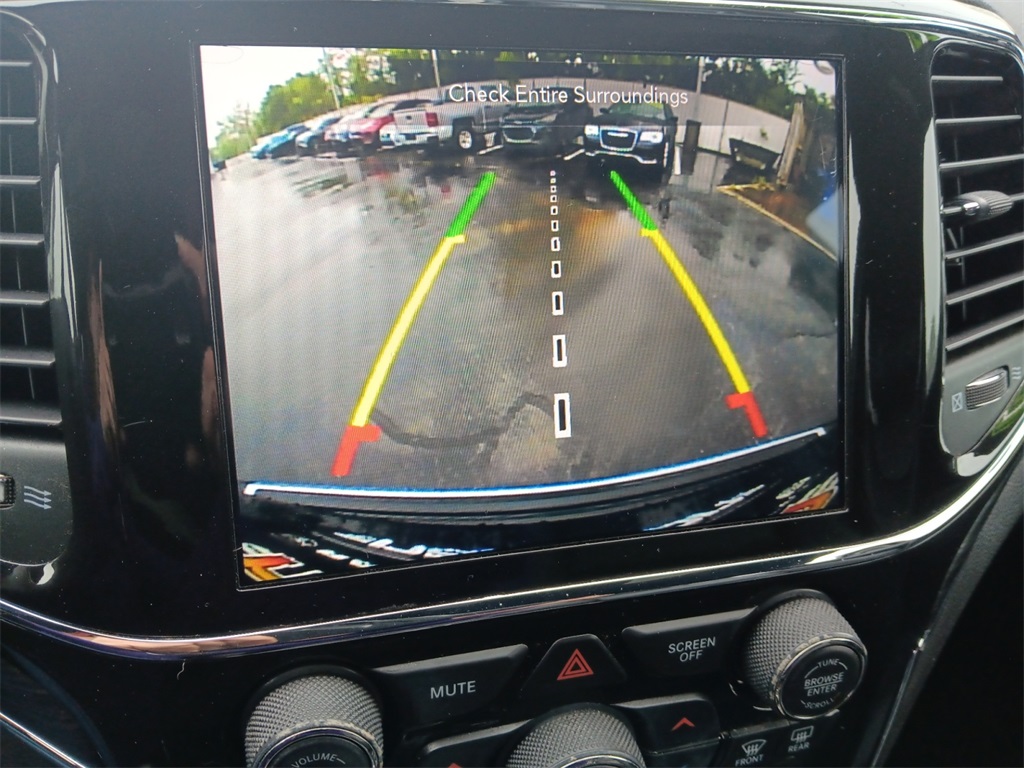 Vehicle image 19 of 25