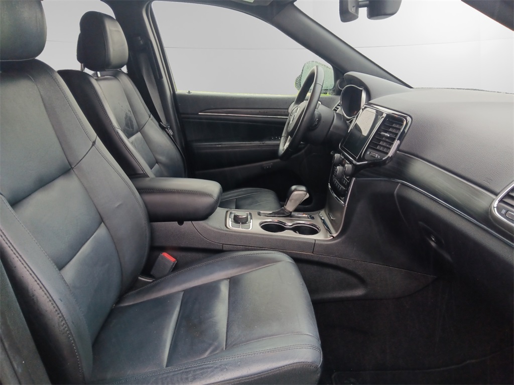 Vehicle image 9 of 25