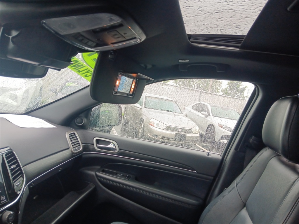 Vehicle image 21 of 25