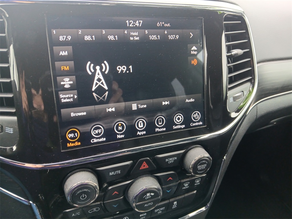 Vehicle image 17 of 25