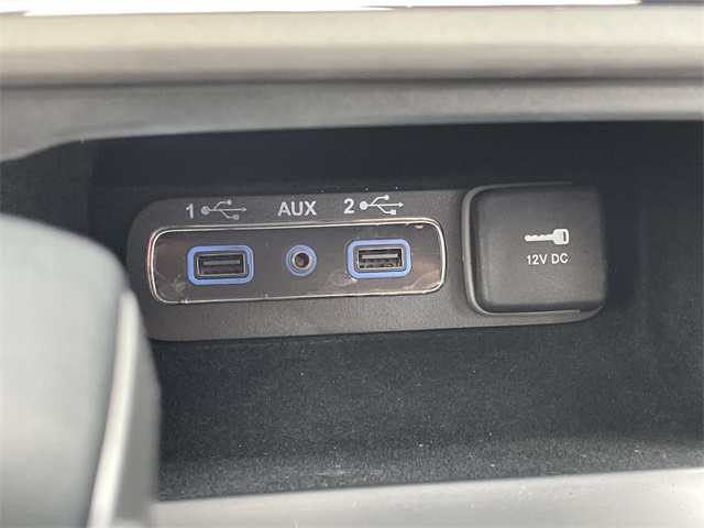 Vehicle image 35 of 40