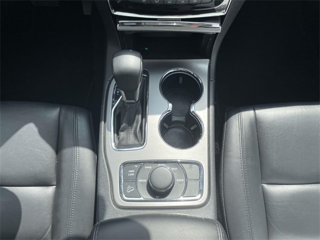 Vehicle image 25 of 40