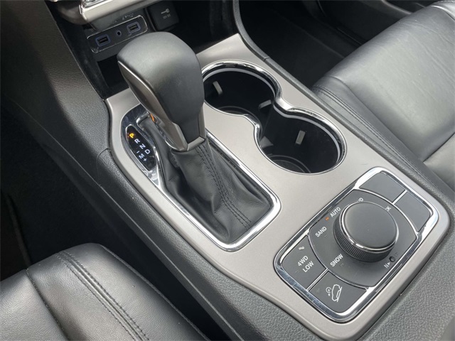 Vehicle image 24 of 40