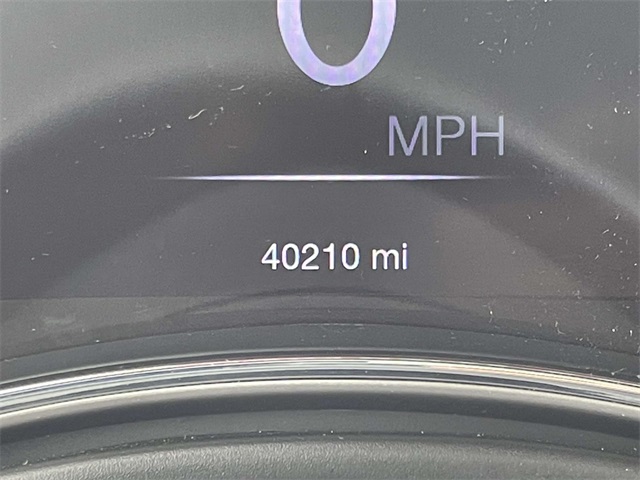 Vehicle image 17 of 40