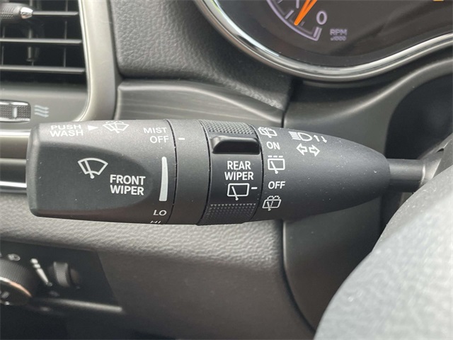 Vehicle image 31 of 40