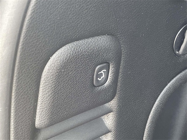 Vehicle image 29 of 40
