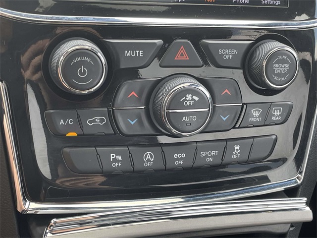Vehicle image 27 of 40