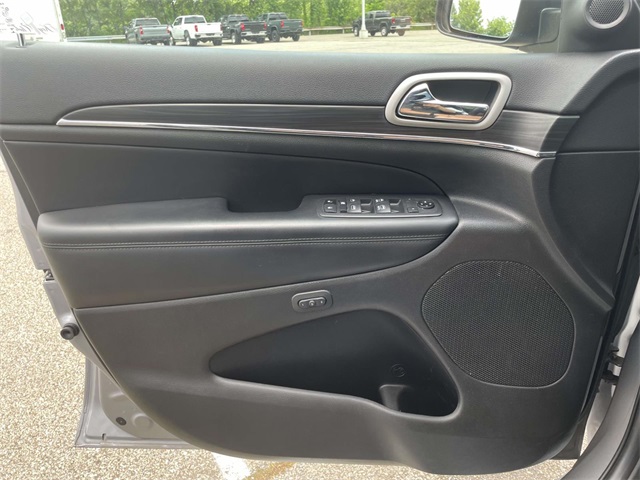 Vehicle image 26 of 40