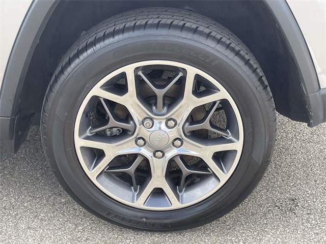 Vehicle image 9 of 40