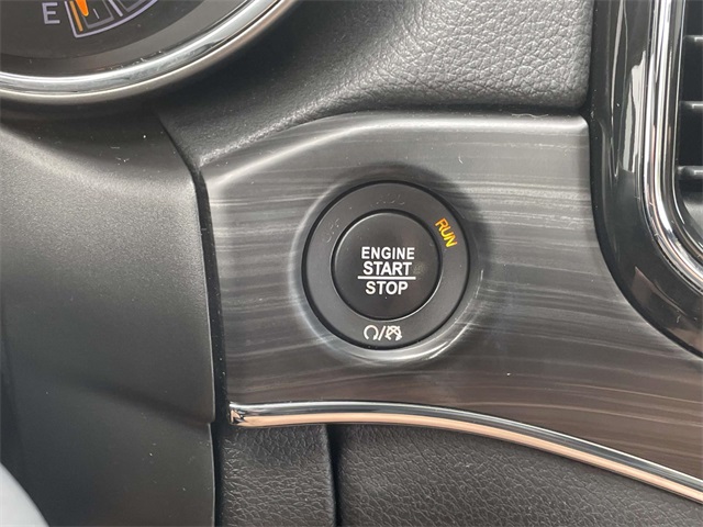 Vehicle image 38 of 40
