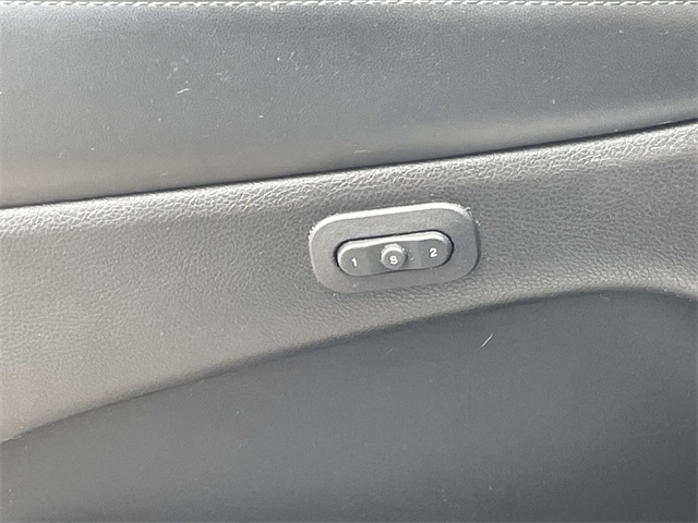 Vehicle image 33 of 40