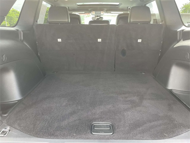 Vehicle image 10 of 40