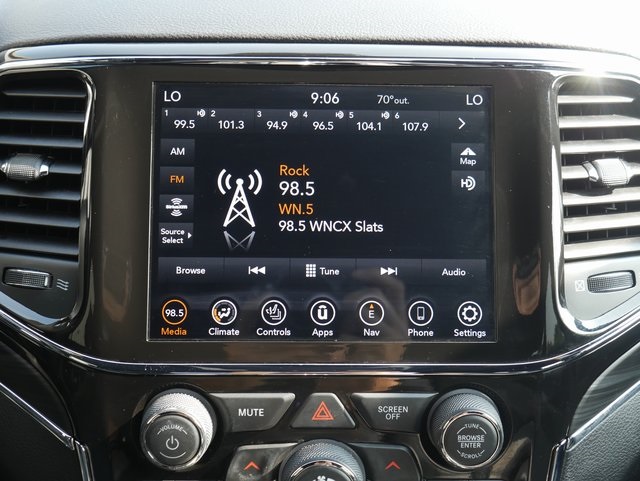 Vehicle image 22 of 29