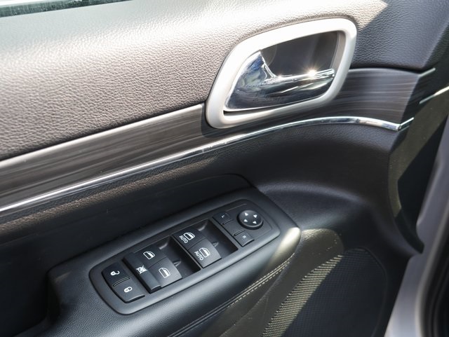 Vehicle image 16 of 29