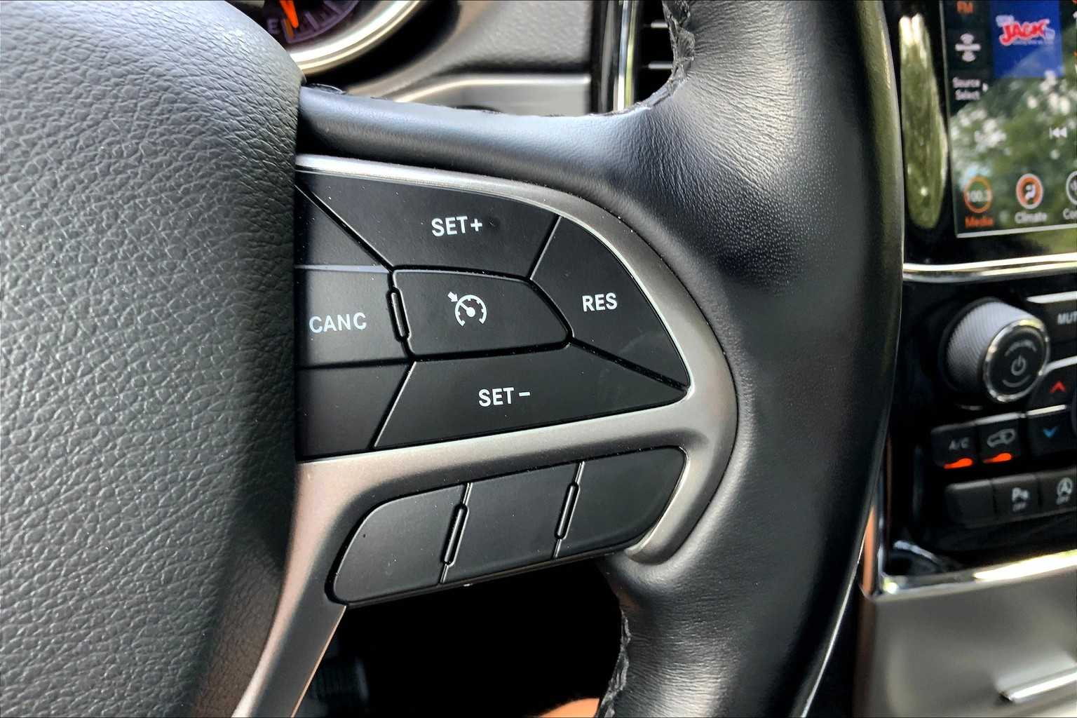 Vehicle image 24 of 36