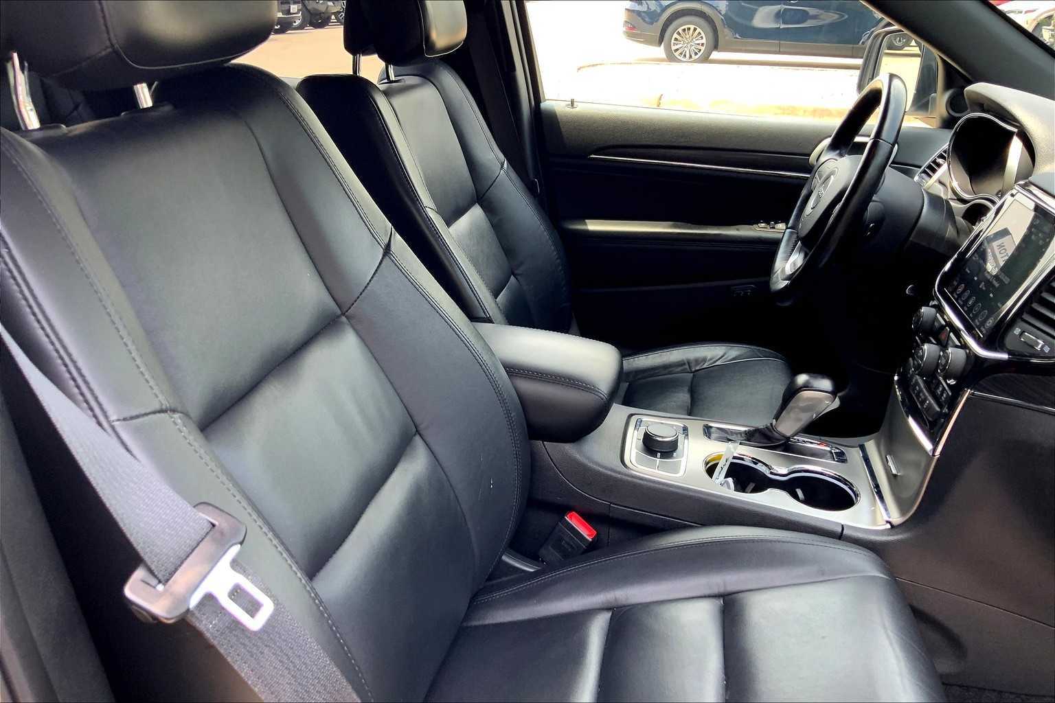 Vehicle image 10 of 36
