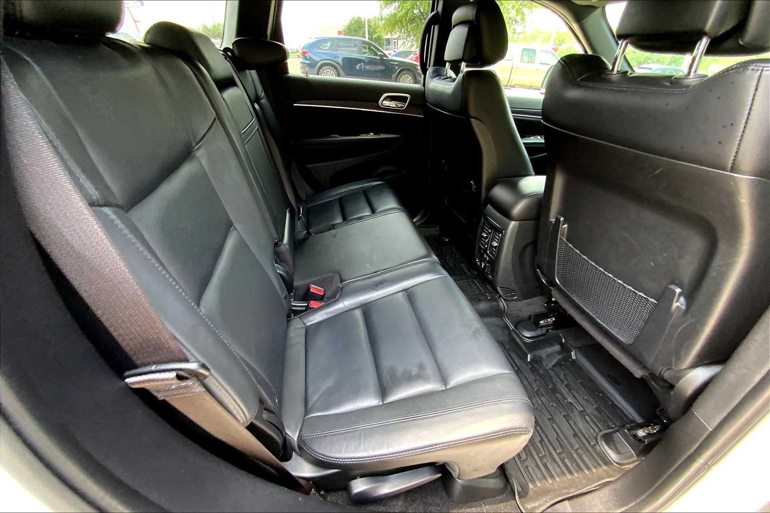Vehicle image 19 of 36