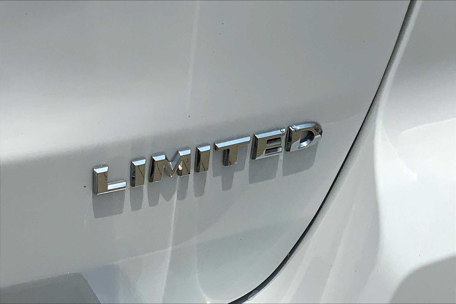 Vehicle image 11 of 36
