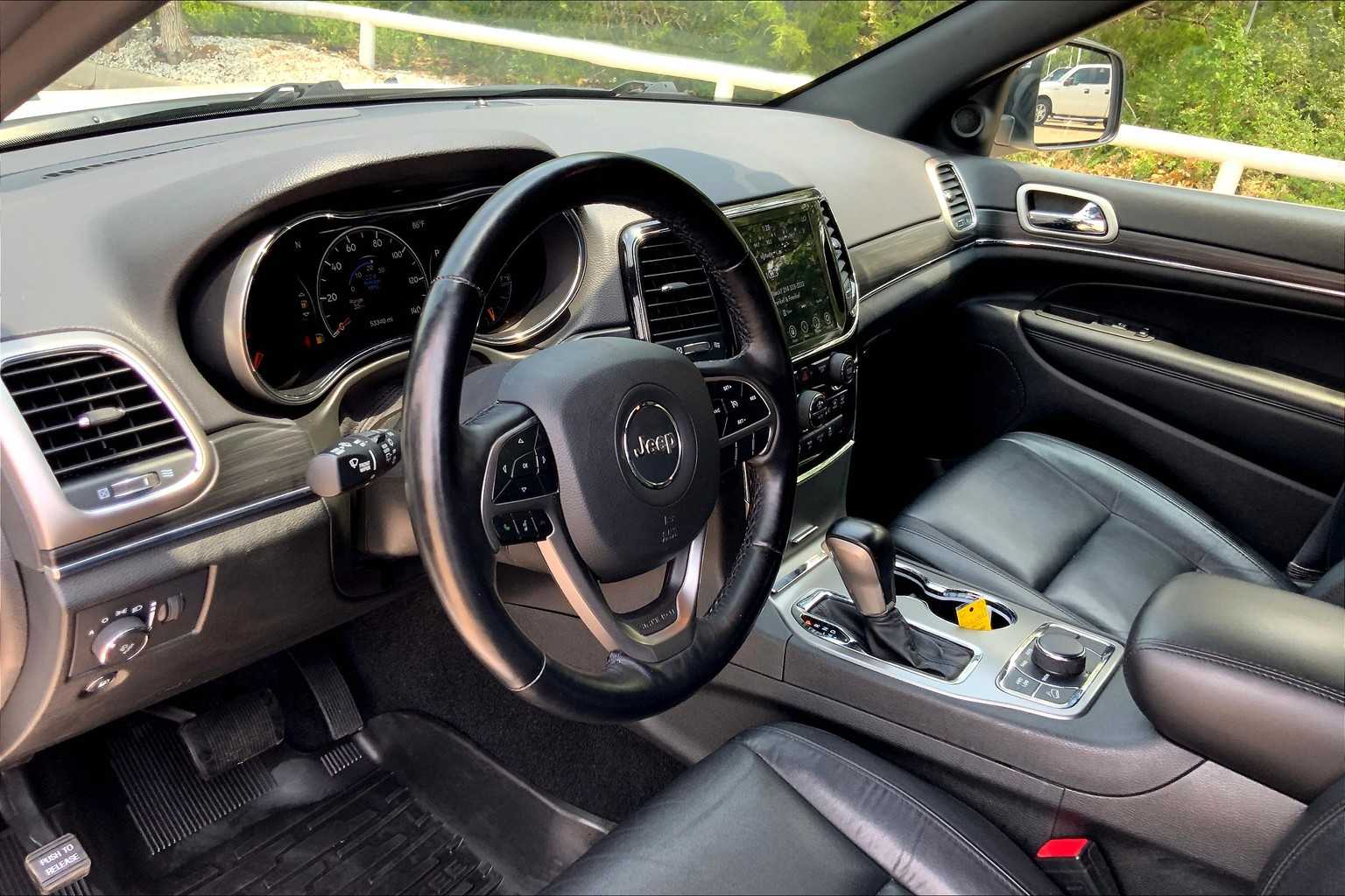 Vehicle image 17 of 36