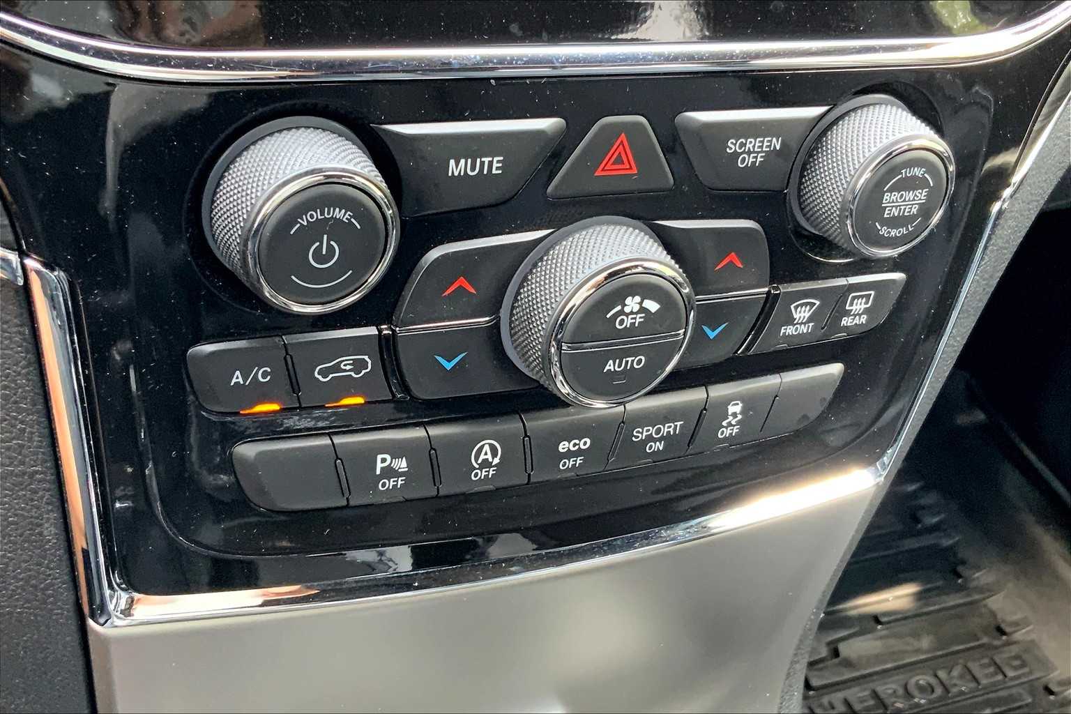 Vehicle image 34 of 36