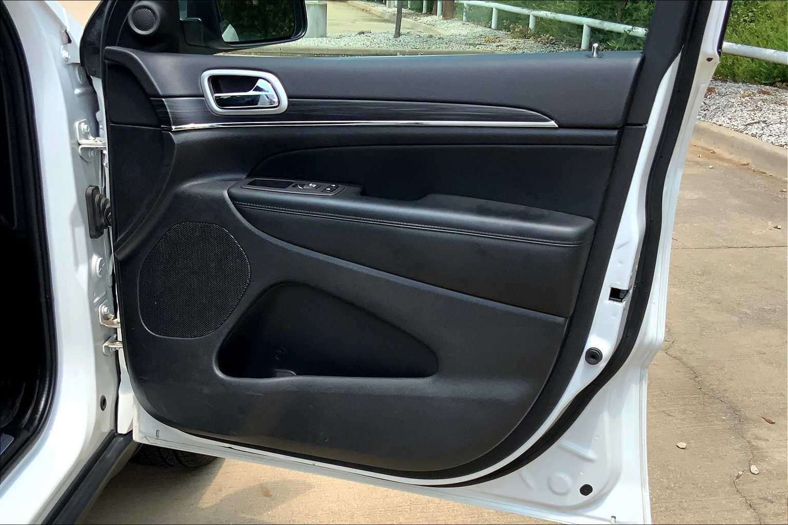 Vehicle image 22 of 36