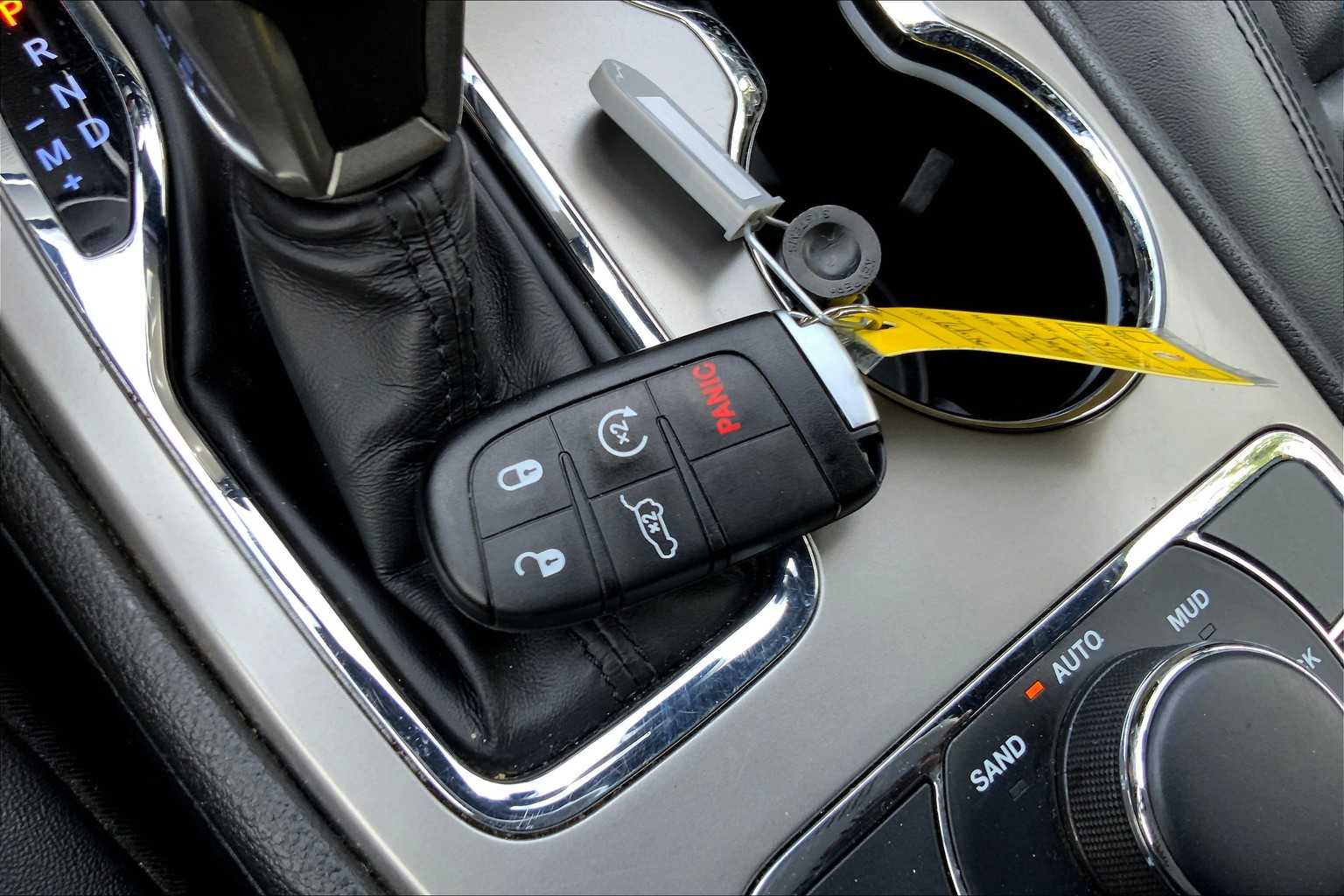 Vehicle image 14 of 36