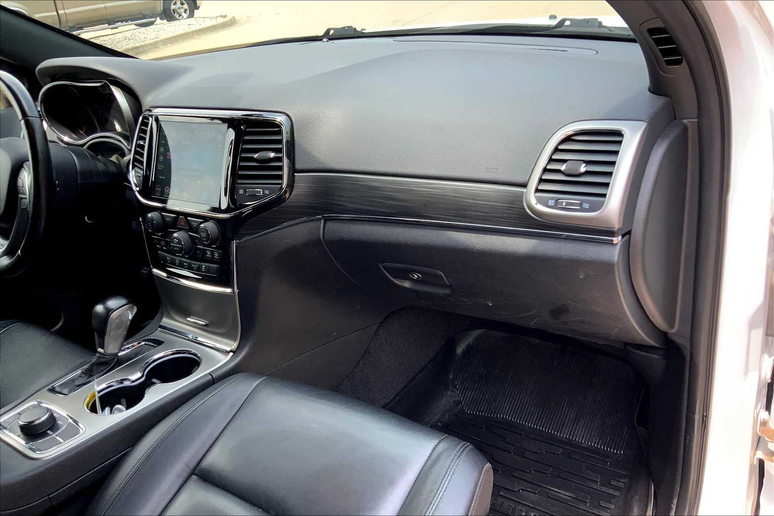 Vehicle image 18 of 36