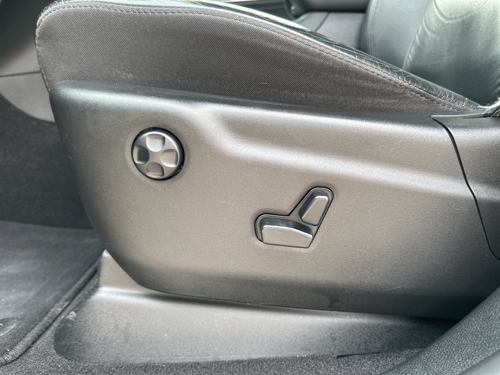 Vehicle image 18 of 44