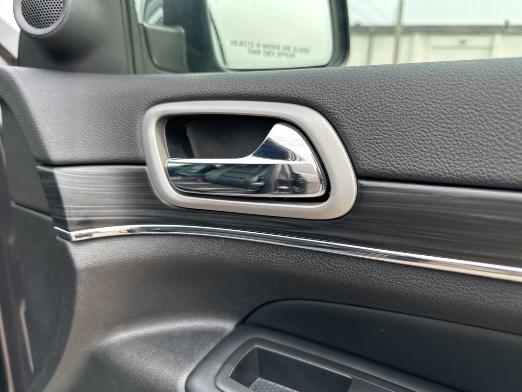 Vehicle image 28 of 44
