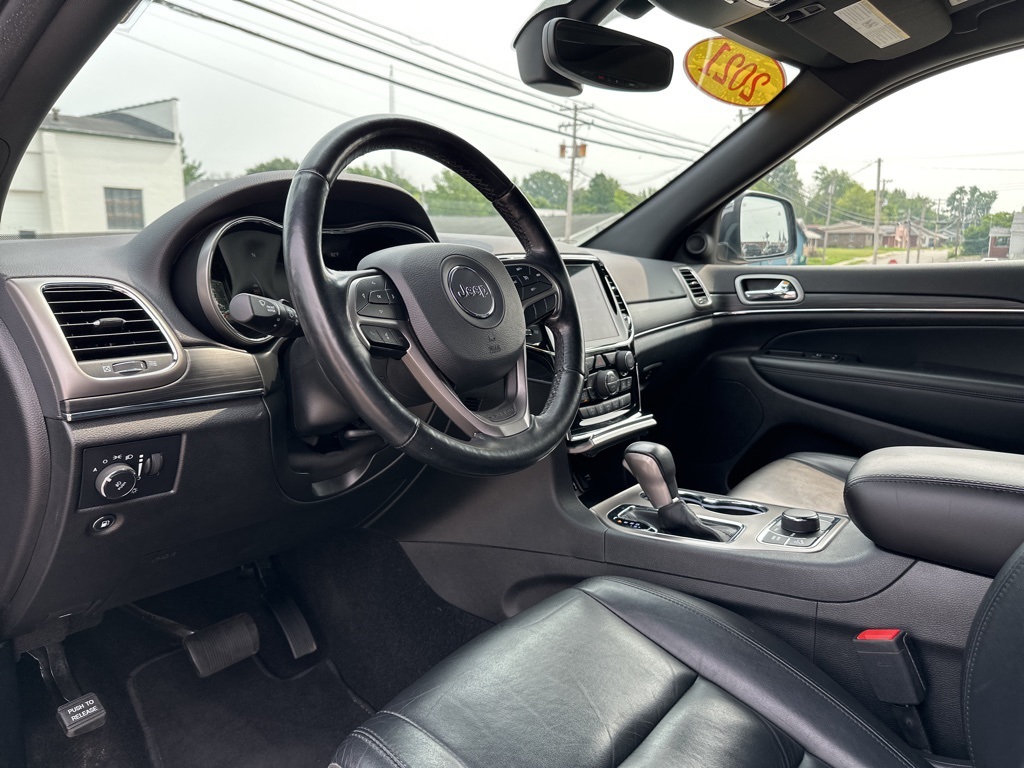 Vehicle image 17 of 44
