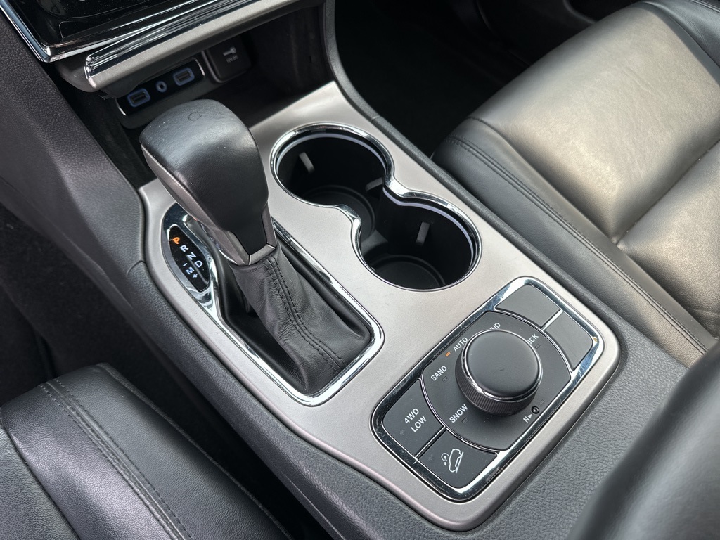 Vehicle image 8 of 44