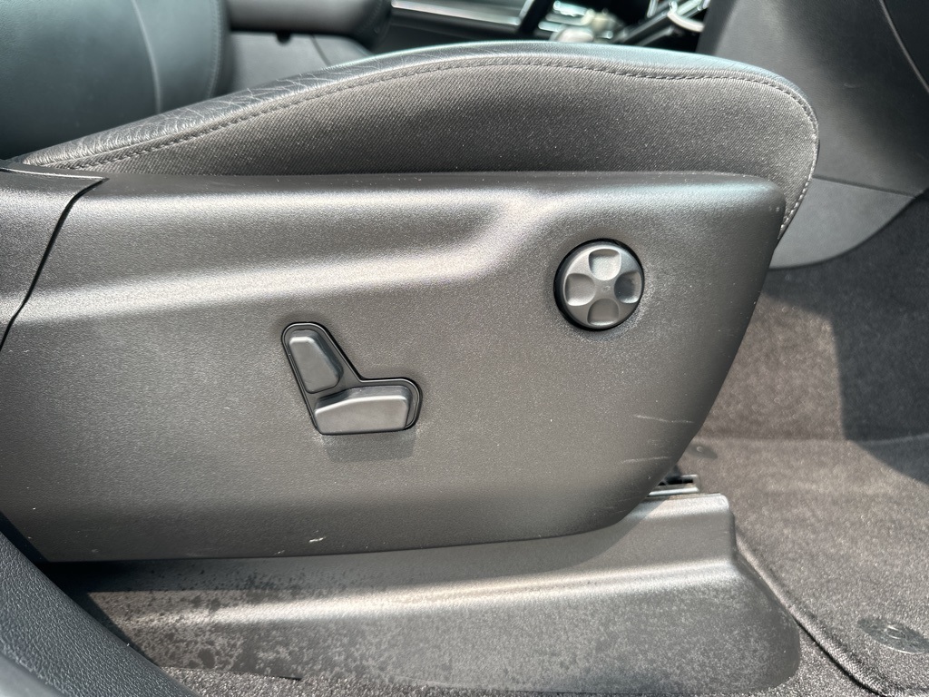 Vehicle image 25 of 44