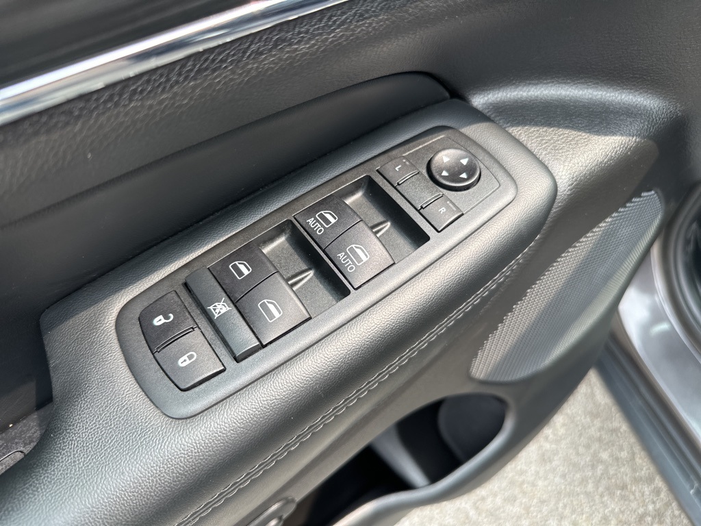 Vehicle image 20 of 44