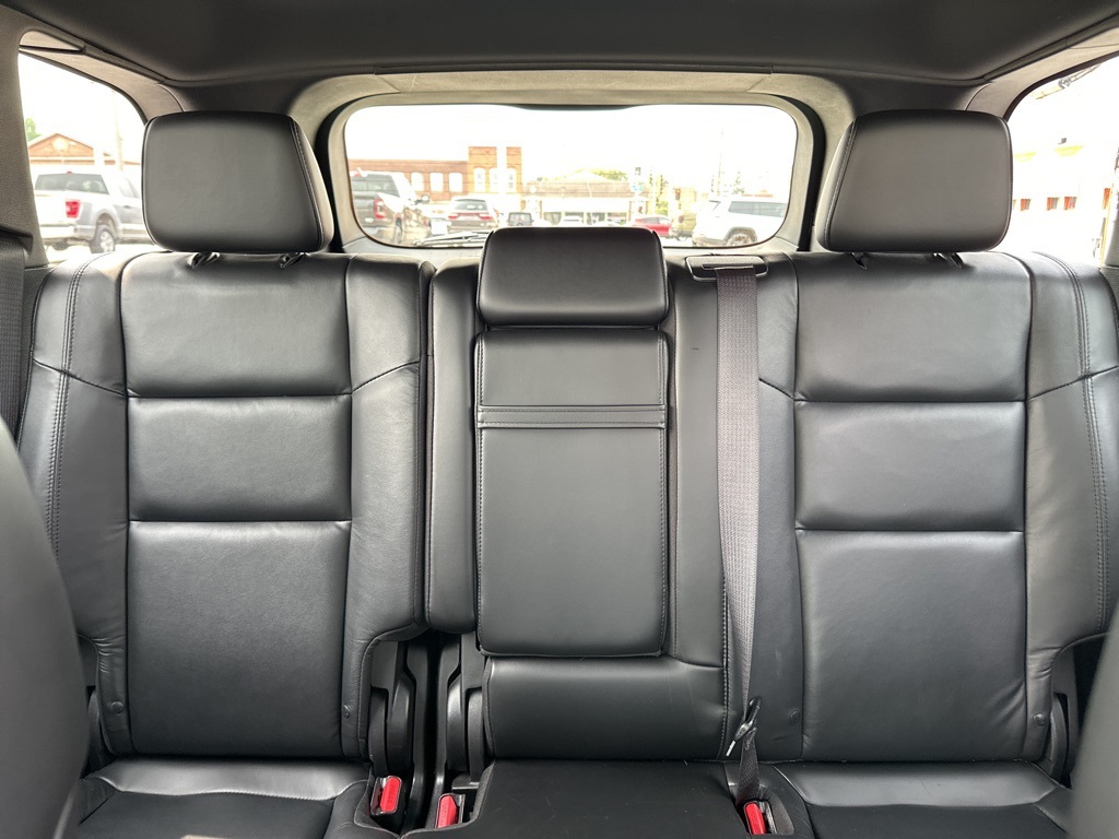 Vehicle image 33 of 44