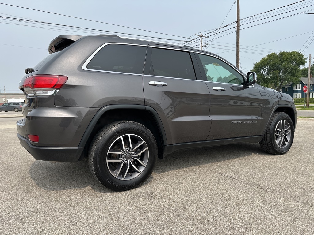 Vehicle image 4 of 44
