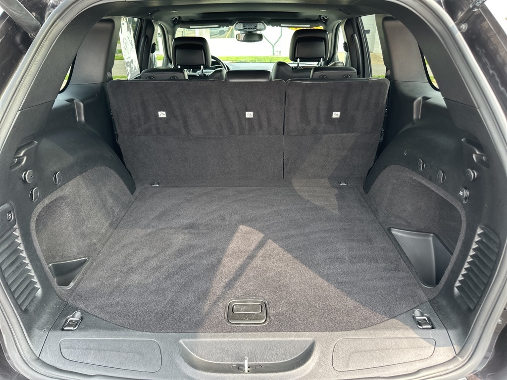 Vehicle image 13 of 44