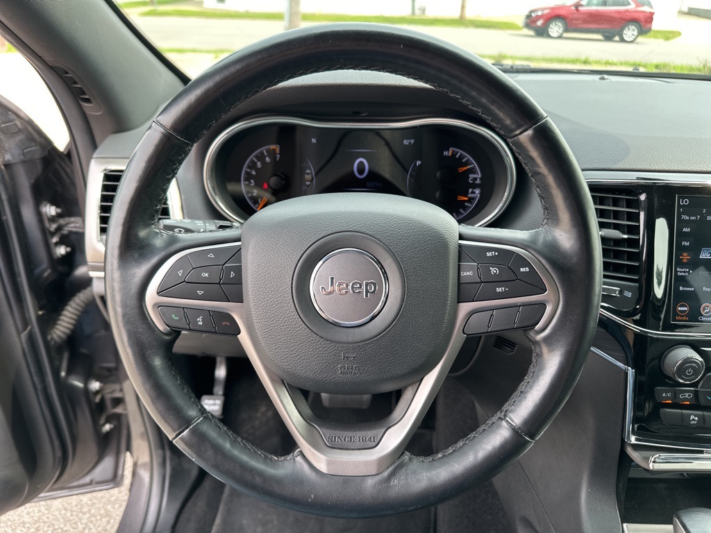Vehicle image 34 of 44