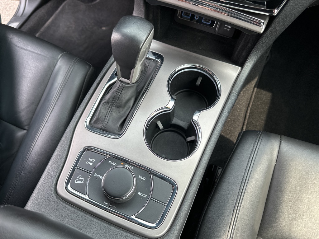 Vehicle image 9 of 44