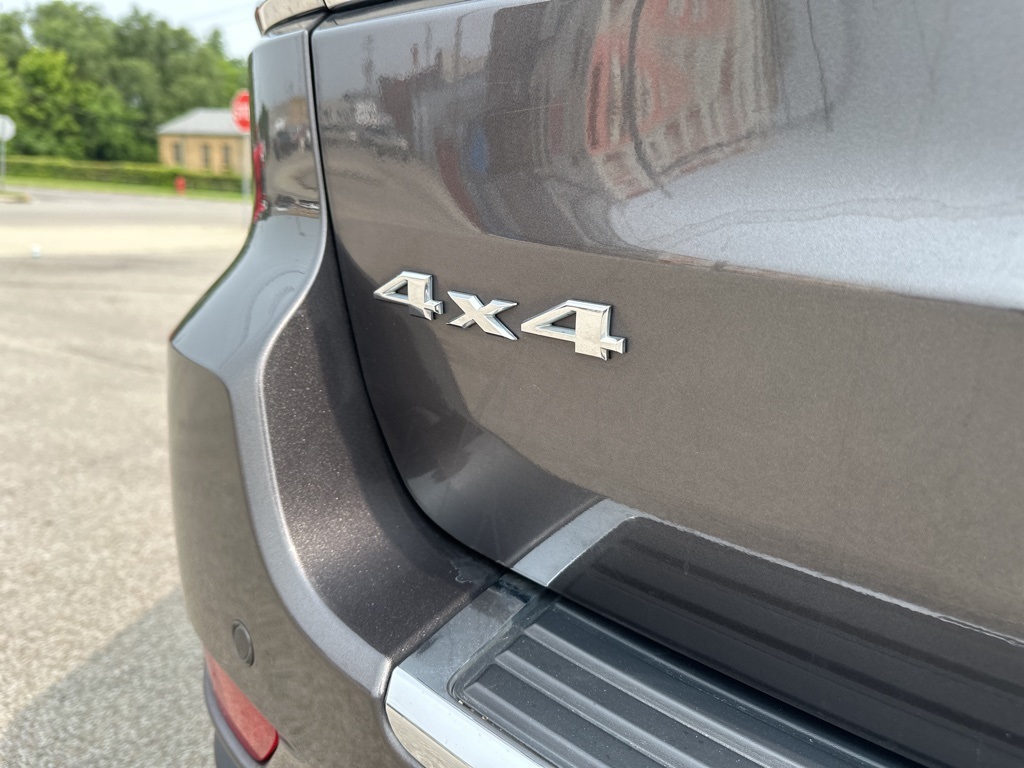 Vehicle image 12 of 44